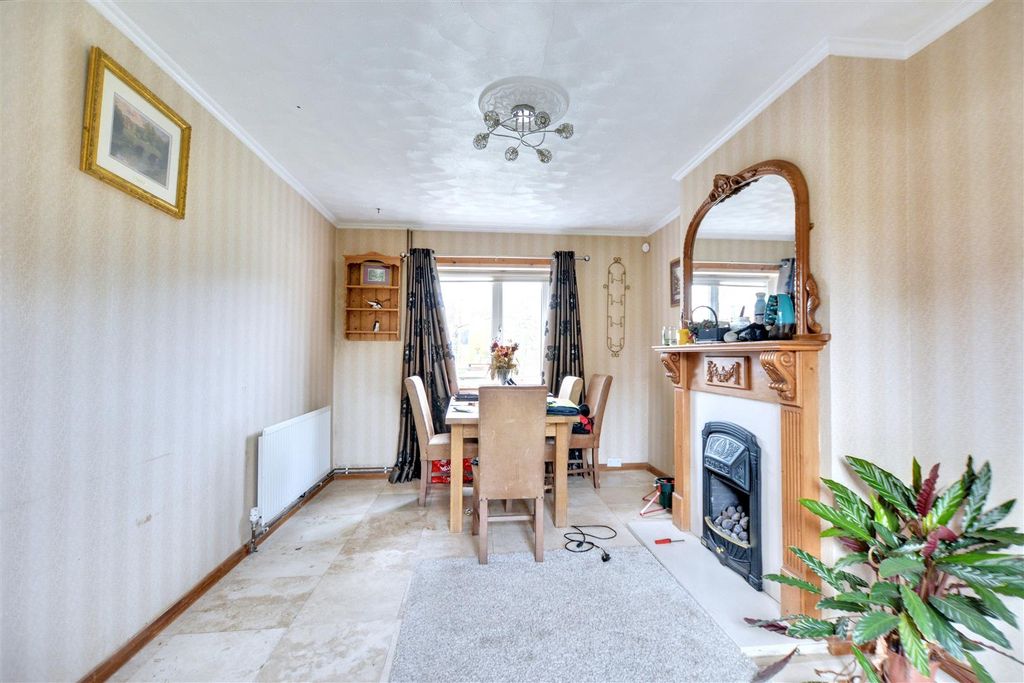 Property photo 2 of 17 Lounge