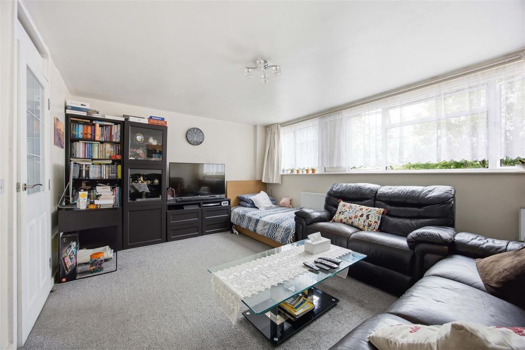 Property photo 2 of 11