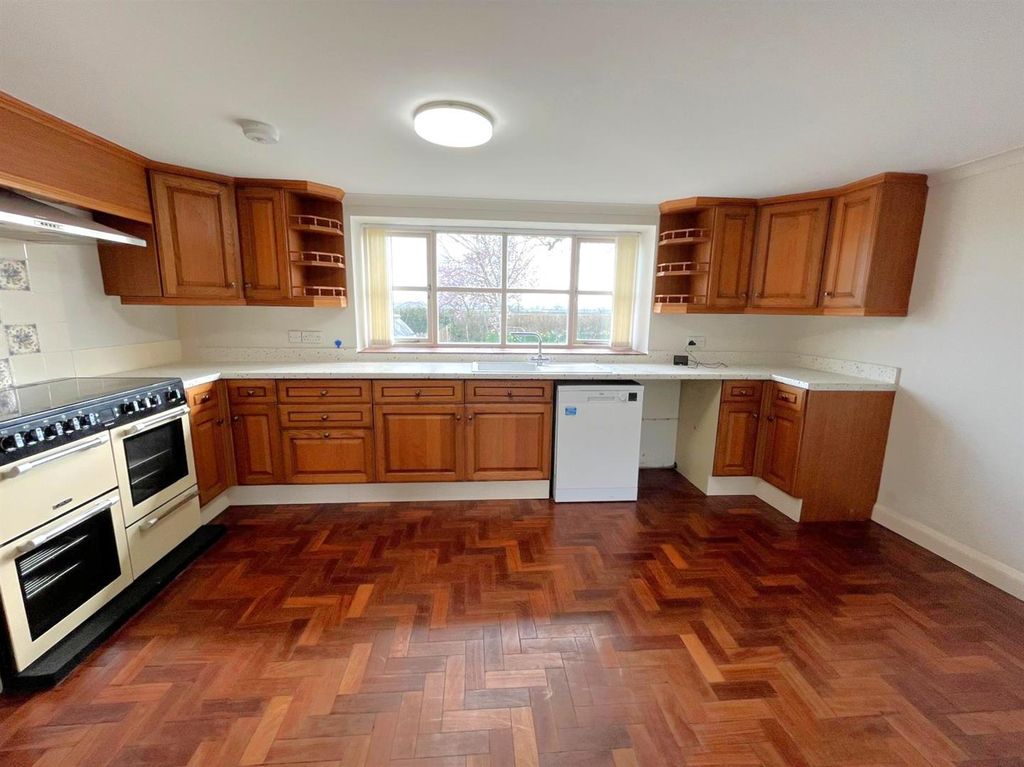 Property photo 3 of 14 Kitchen