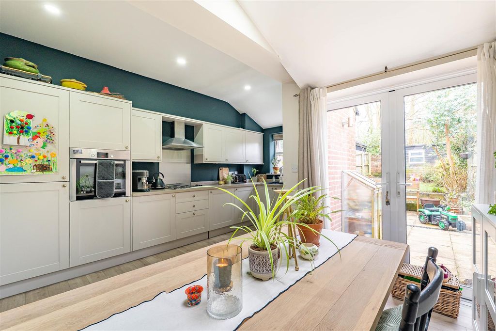 Property photo 3 of 25 Kitchen/Dining Room