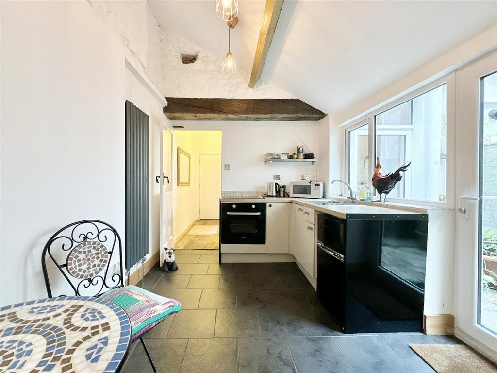 Property photo 3 of 16 Kitchen.Jpg