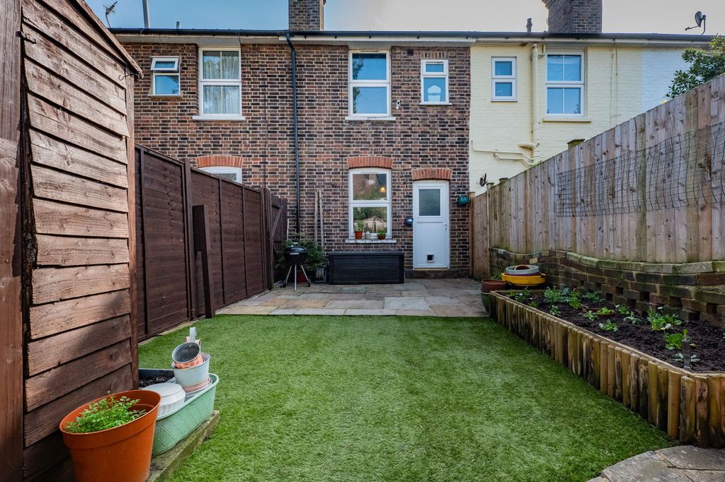 Property photo 2 of 20