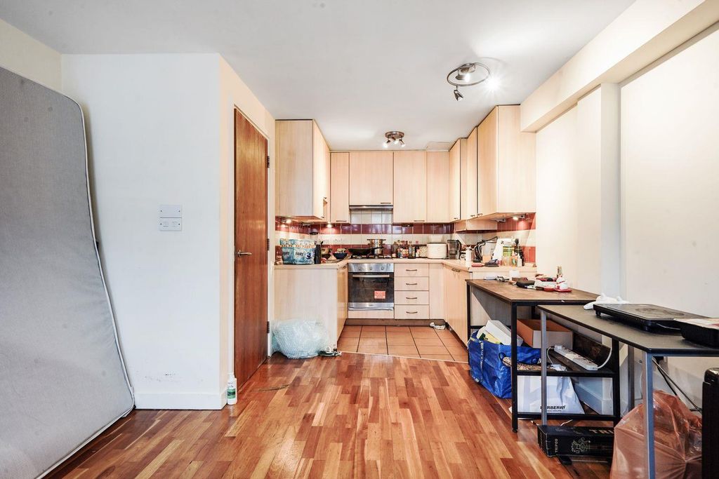 Property photo 3 of 9 Flat 4, 269 Kentish Town Road - m43Glepabs7Izm8Sg5