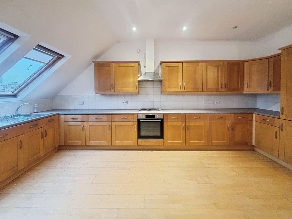 Property photo 3 of 11 Picture No. 30