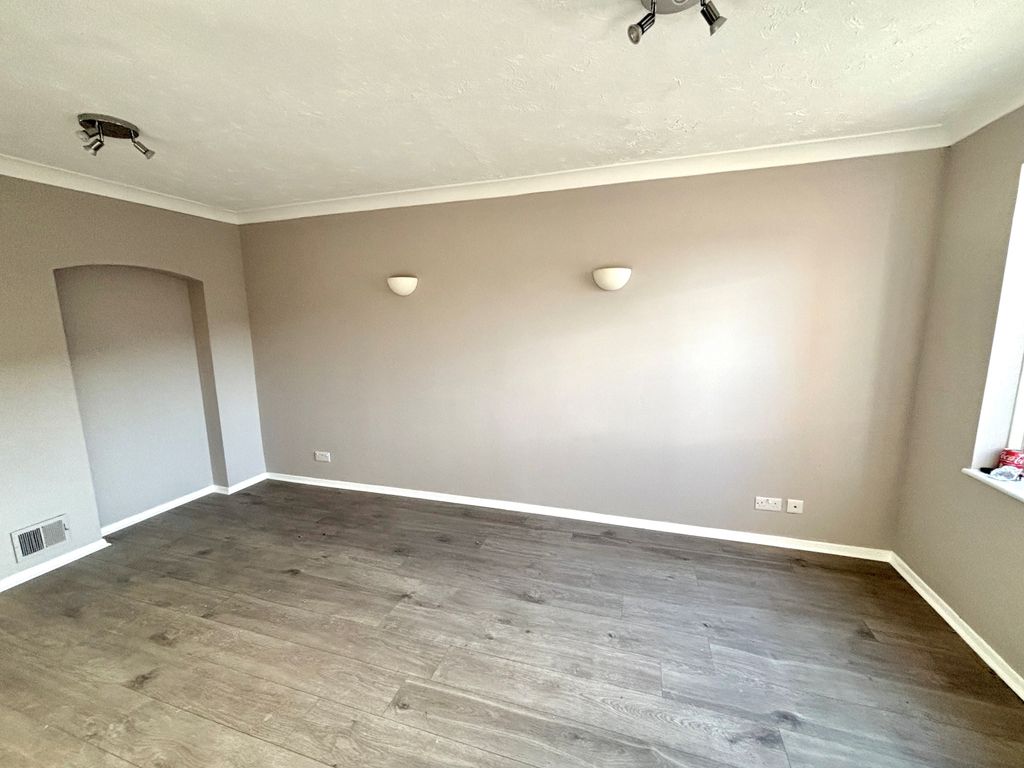 Property photo 2 of 7 Lounge