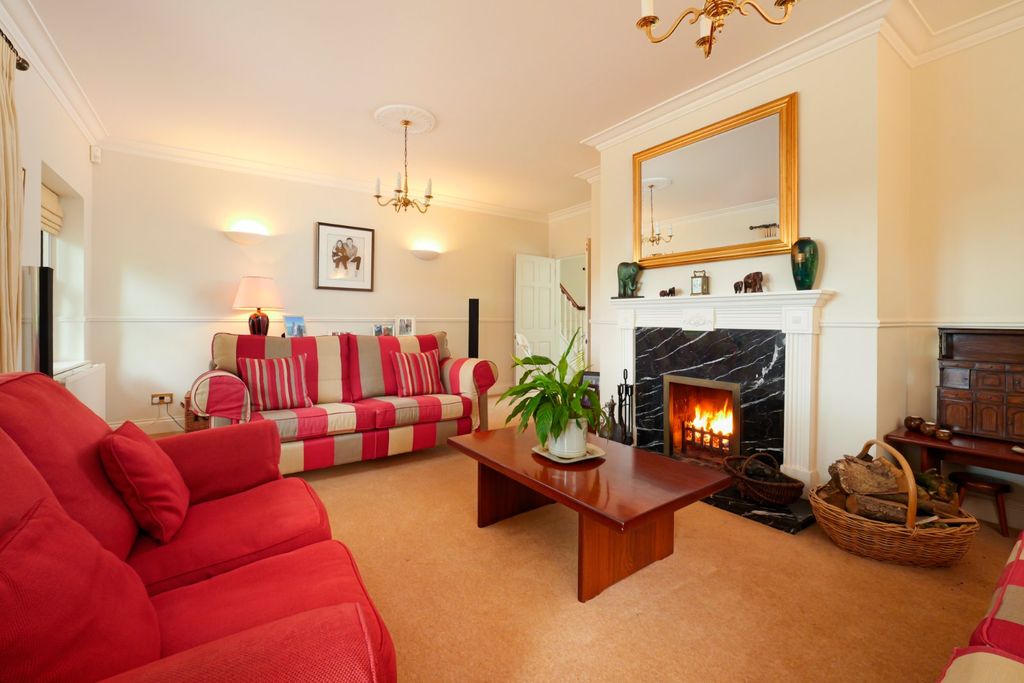 Property photo 3 of 19 Sitting Room