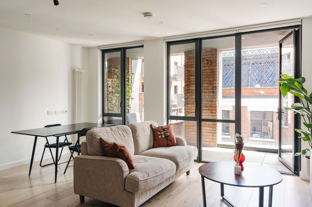 Property photo 1 of 14 Hatch Building E9