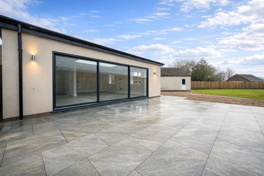 Property photo 2 of 15 4.Png