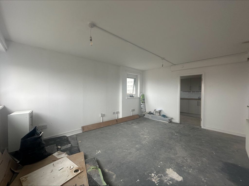 Property photo 2 of 11 Picture No. 12