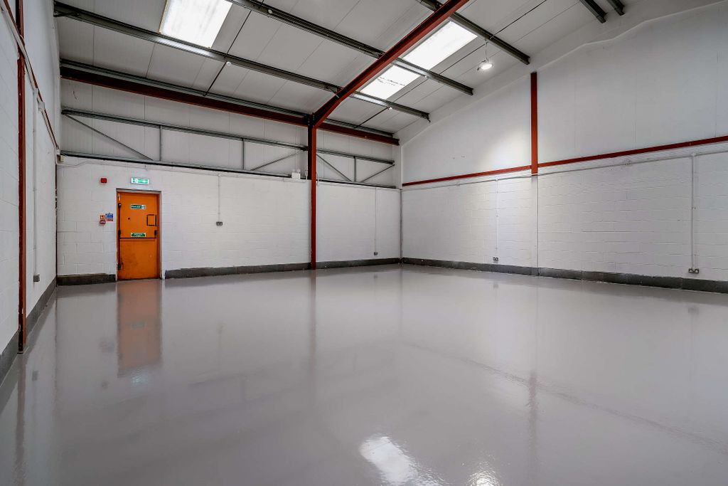 Property photo 3 of 16 8703419-Interior07-800