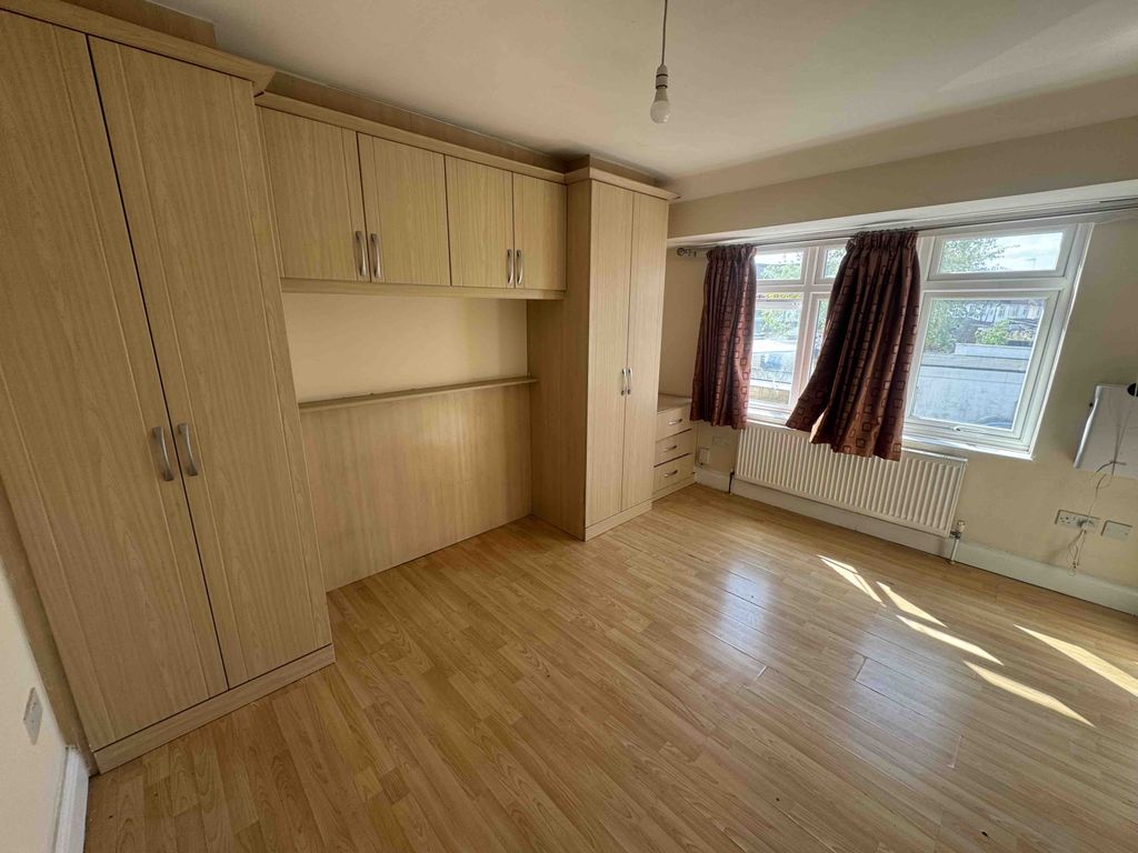 Property photo 3 of 9 Gallery