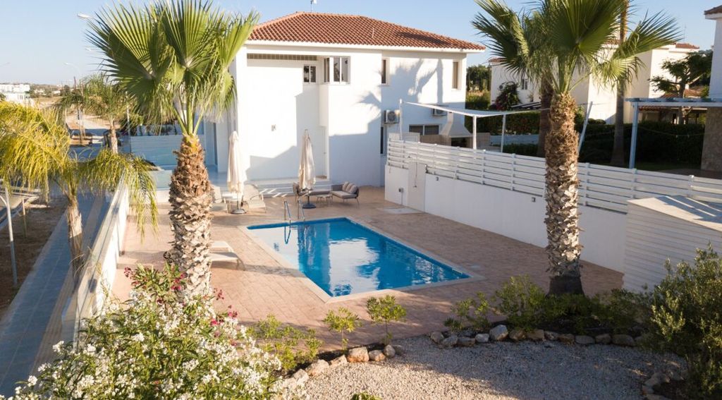 Property photo 1 of 26
