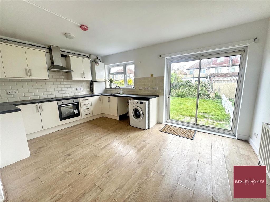 Property photo 2 of 13 Img_2383.Jpg