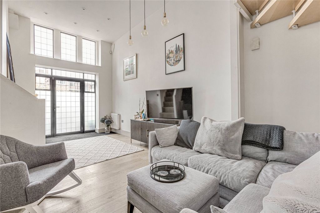 Property photo 3 of 11