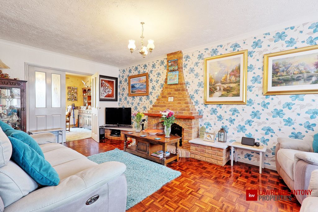 Property photo 3 of 36