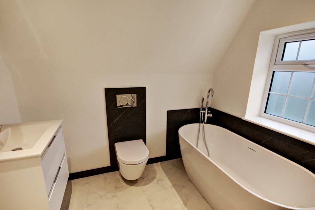 Additional image 18 of 5 bed detached house for saleTurners Hill Road, East Grinstead RH19
