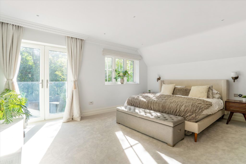 Property photo 3 of 28 Image