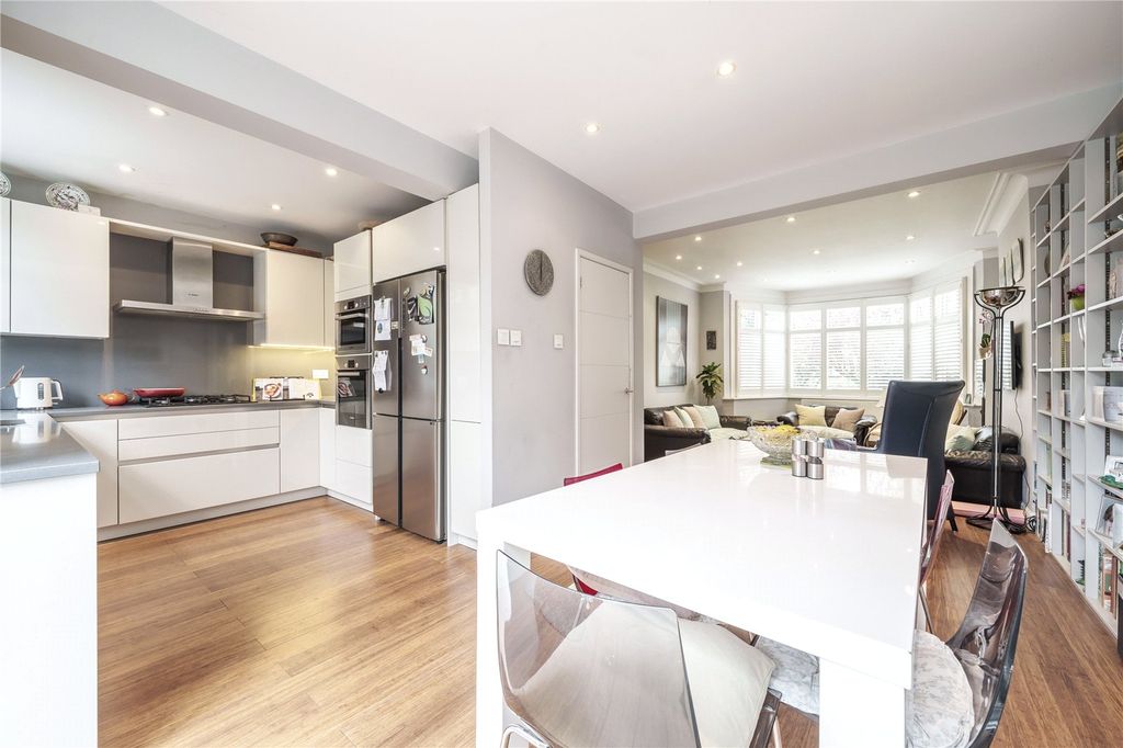 Property photo 3 of 19 Bathroom