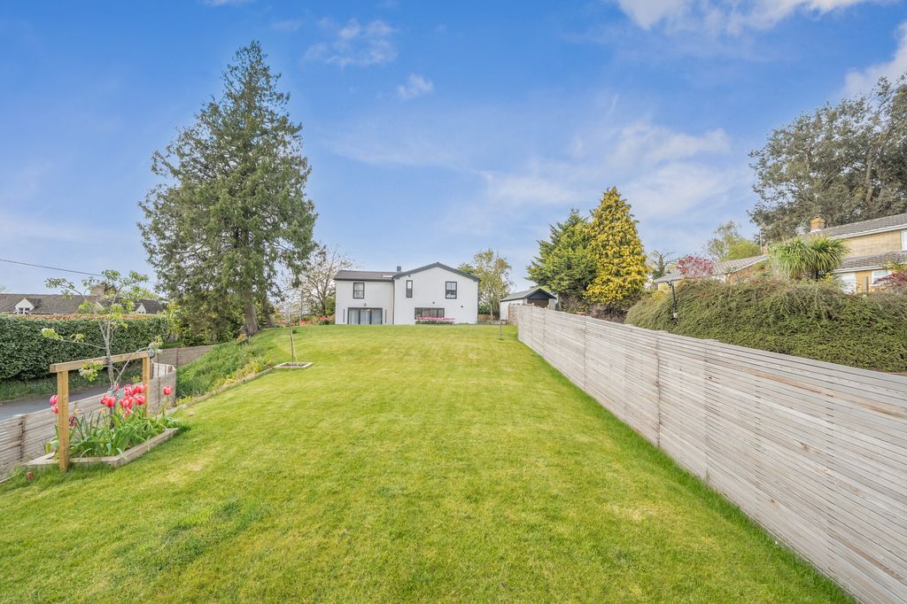 Property photo 2 of 25