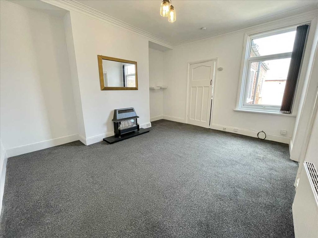 Property photo 3 of 9 Lounge