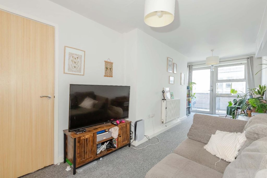 Property photo 3 of 11 Wellend Villas_3.Jpg