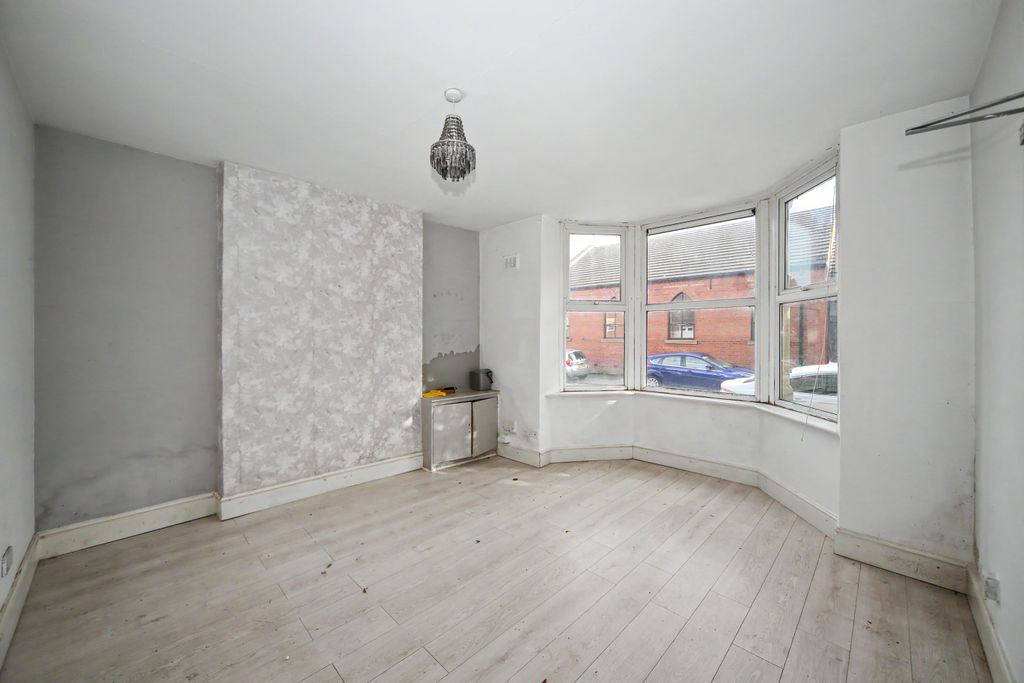 Property photo 3 of 15 15A Lorraine Avenue, Preston, Lancashire, Pr2 3Bl
