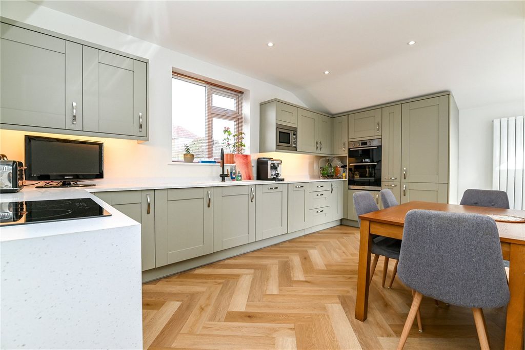 Property photo 2 of 17 Picture No. 04