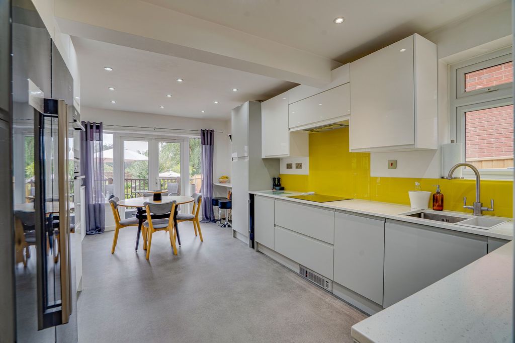 Property photo 2 of 22