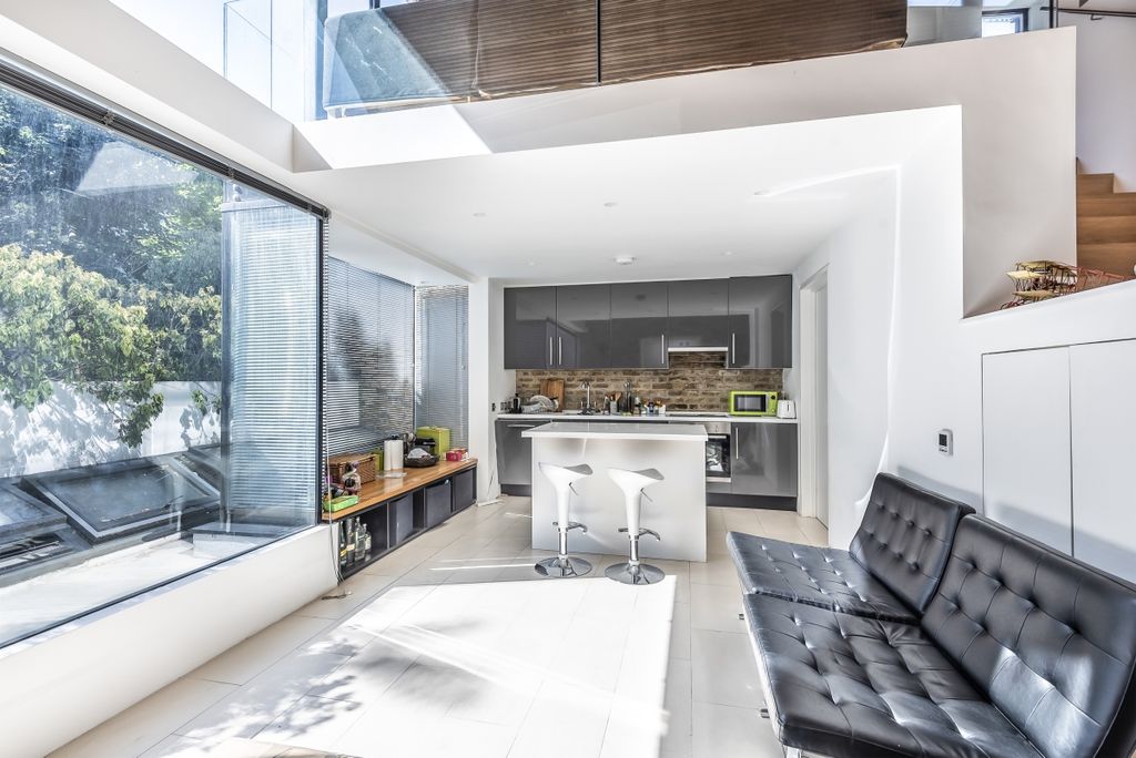 Property photo 1 of 8 Dining Room - Kitche