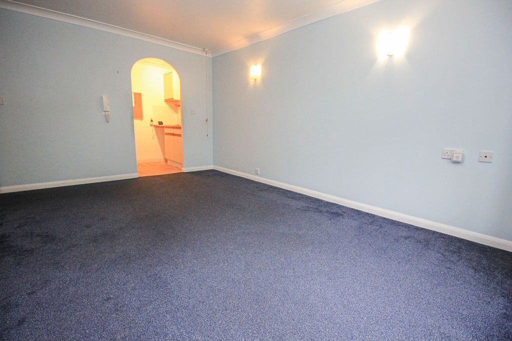 Property photo 3 of 12