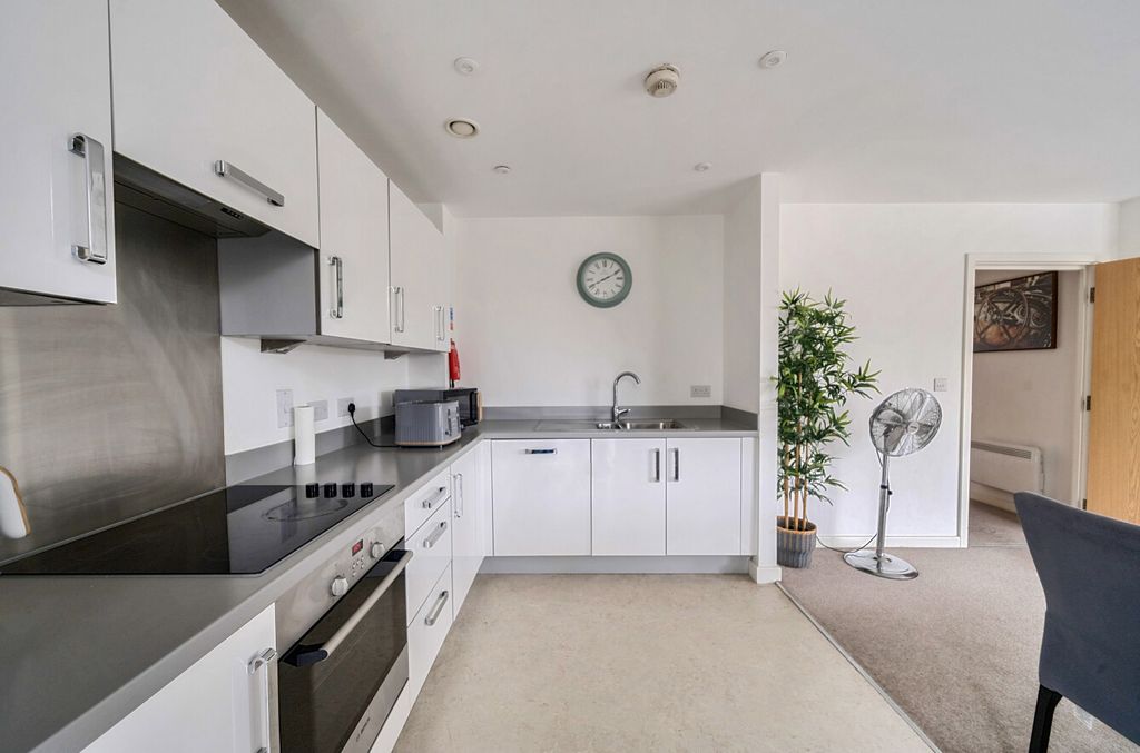 Property photo 2 of 11 1349648-24-68cc03...