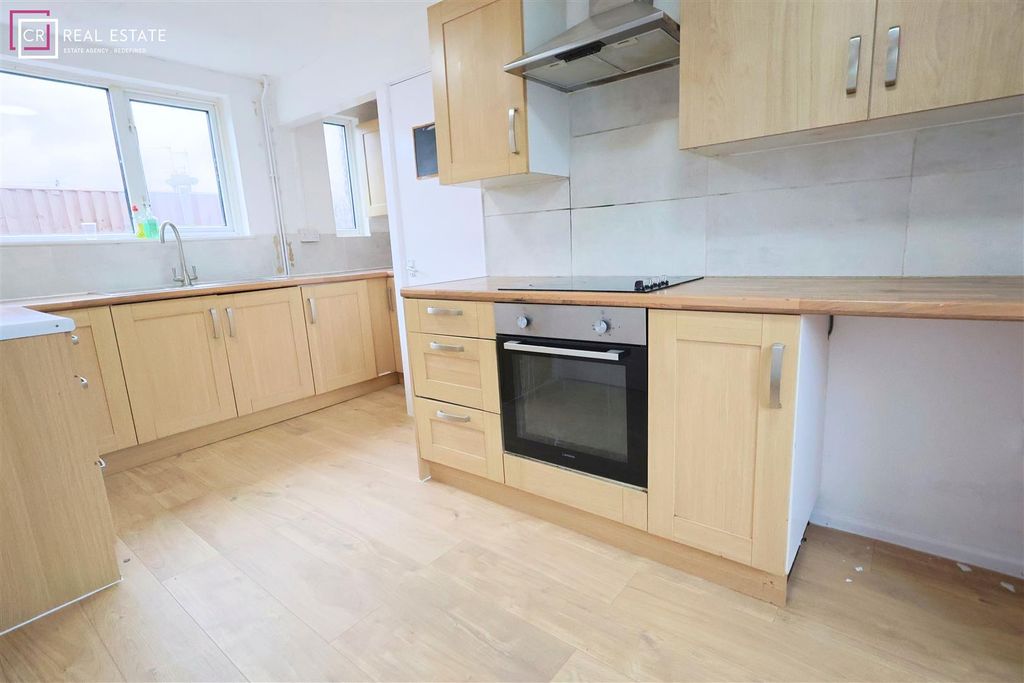 Property photo 3 of 12 Kitchen/Diner