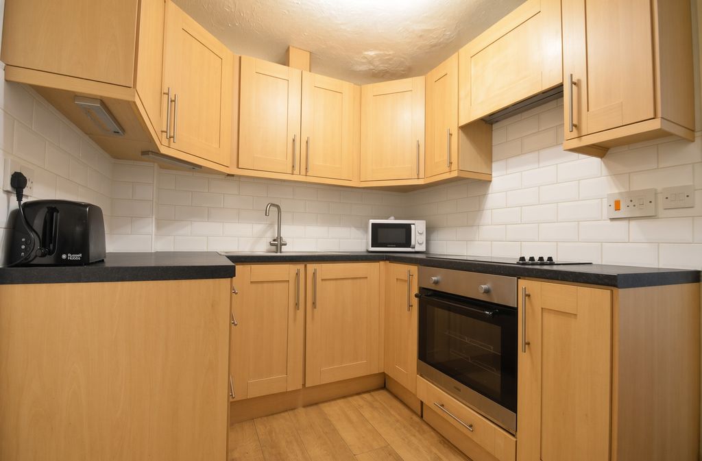 Property photo 2 of 14 6Jnvc