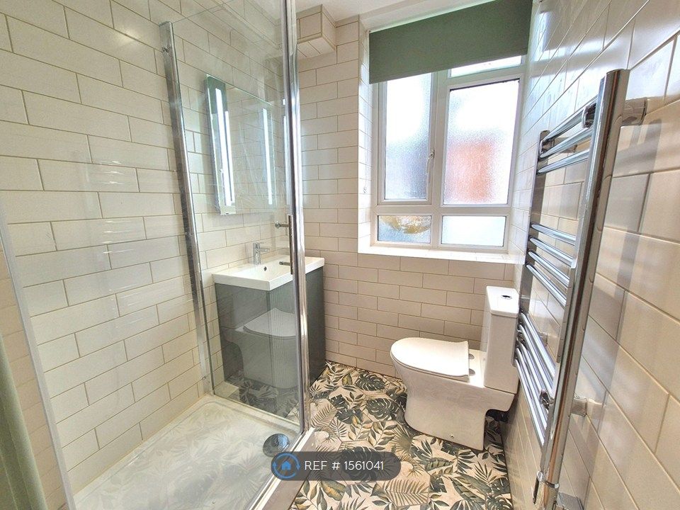 Property photo 2 of 21 Shower Room 2