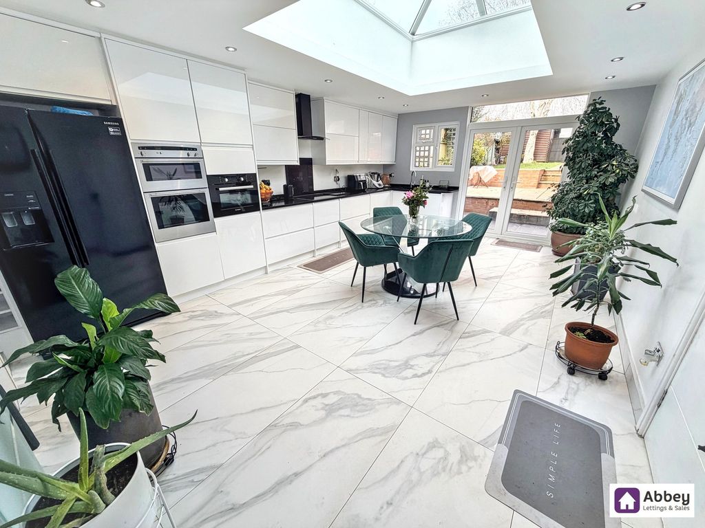 Property photo 1 of 22 Kitchen/Dining Family Room