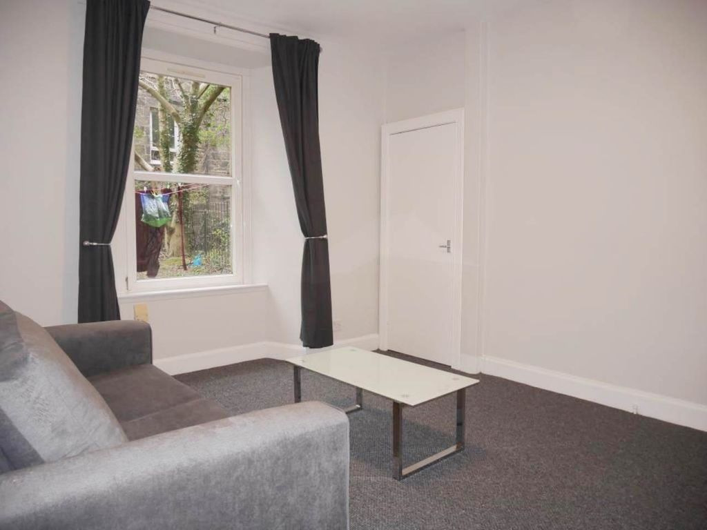 Property photo 3 of 5 Lounge