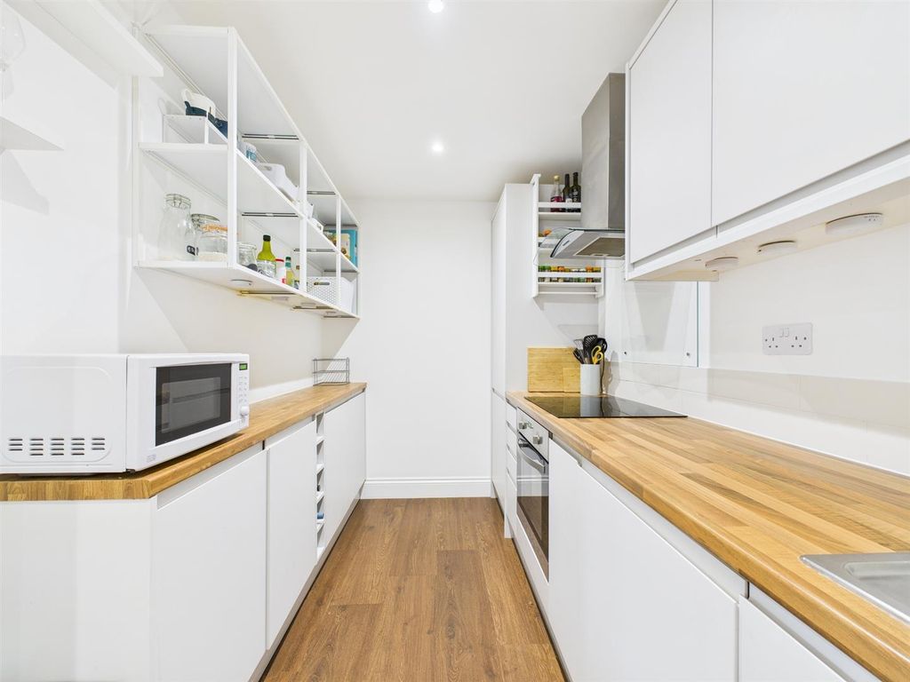 Property photo 3 of 8 Cam02435G0-Pr0071-Still009.Jpg