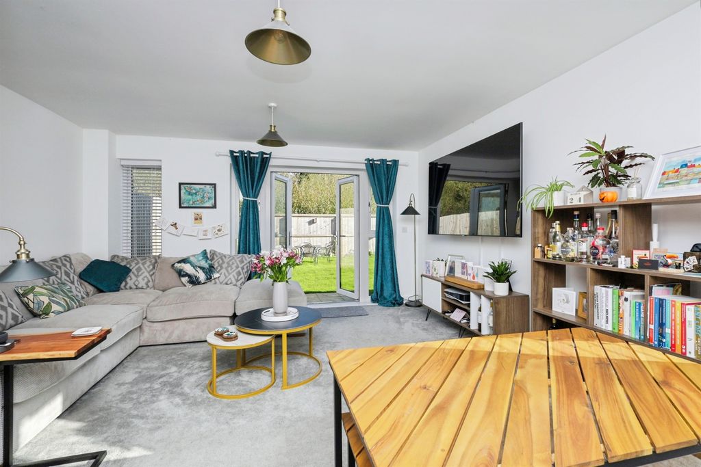 Property photo 2 of 11