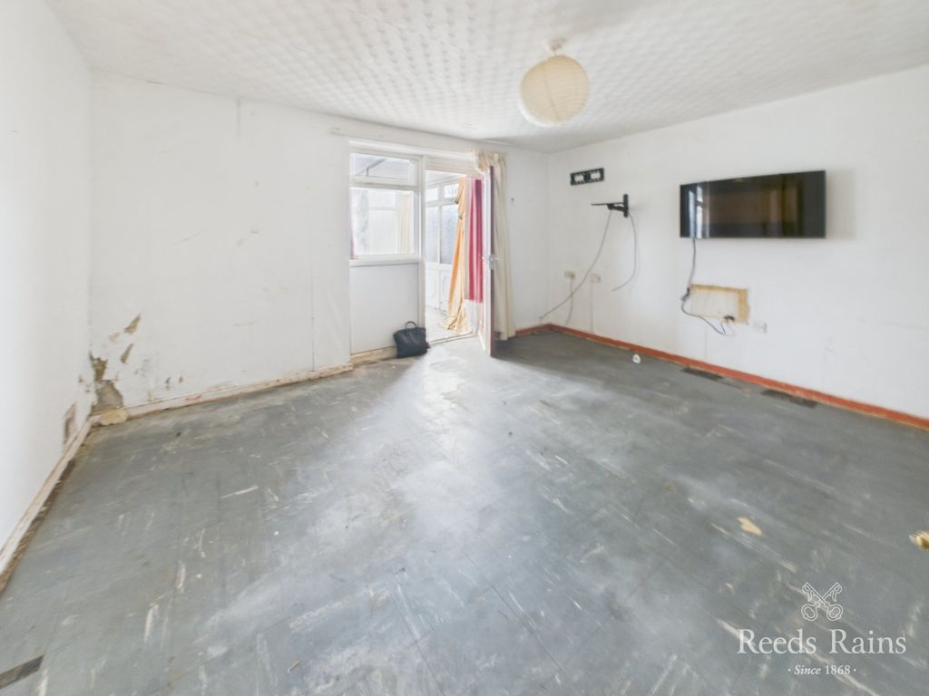 Property photo 3 of 9 Sitting Room