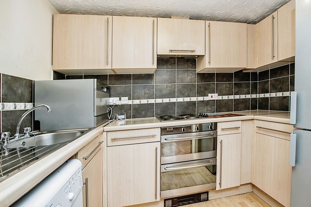 Property photo 3 of 11