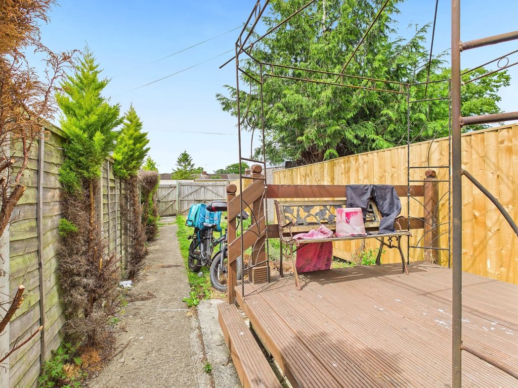 Property photo 3 of 13 Cam01338G0-Pr0109-Still008