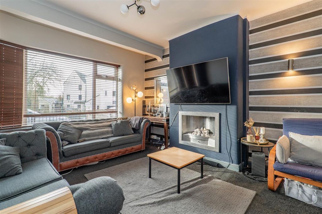 Property photo 2 of 20 Lounge