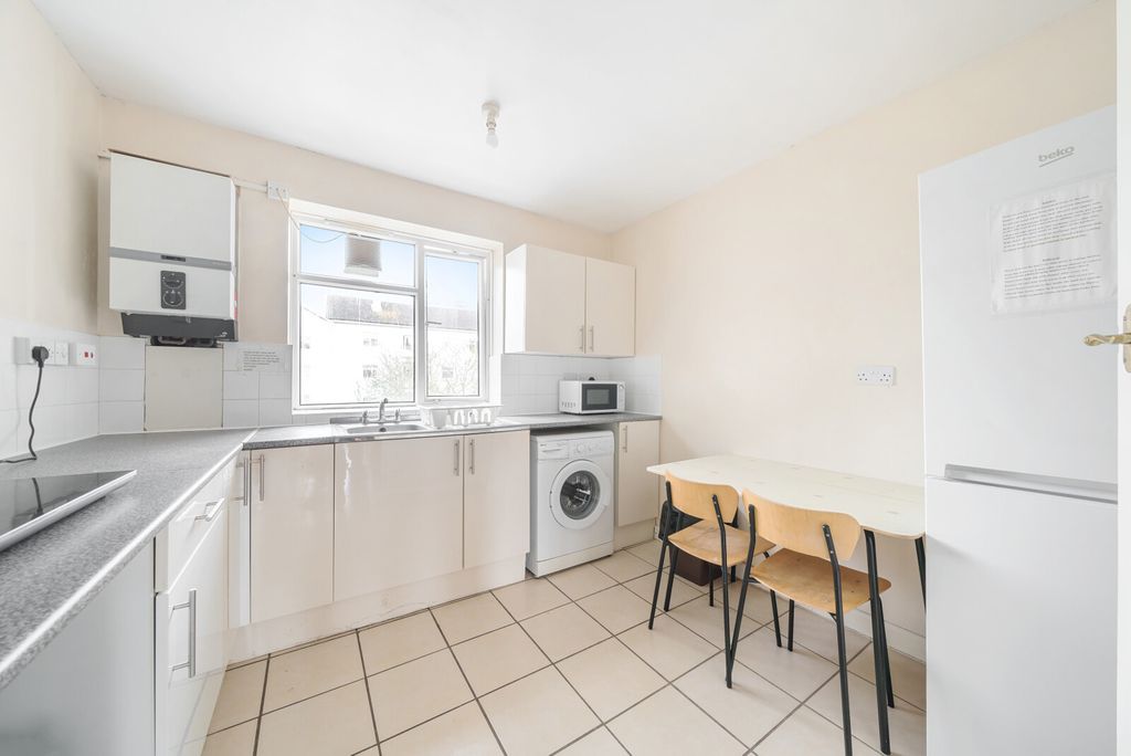 Property photo 3 of 14 Kitchen