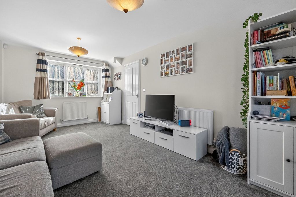 Property photo 2 of 25