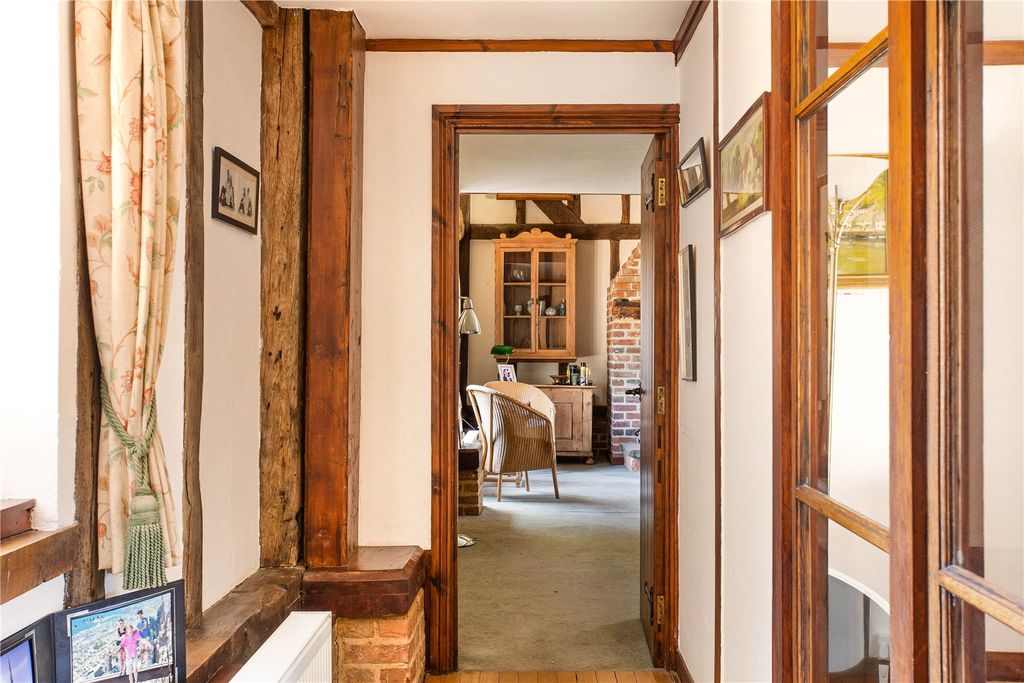 Property photo 3 of 21 Hallway
