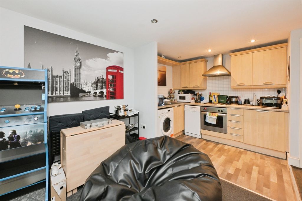 Property photo 3 of 12