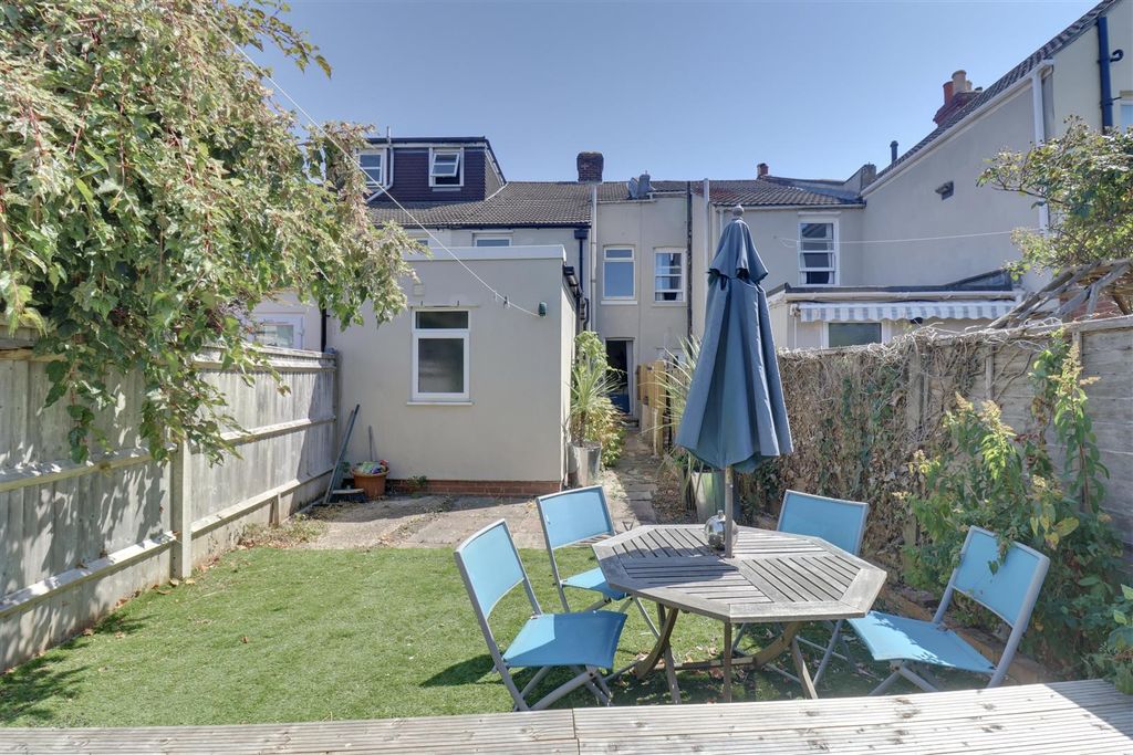 Property photo 3 of 19 Garden