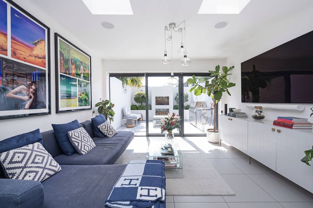 Property photo 2 of 18