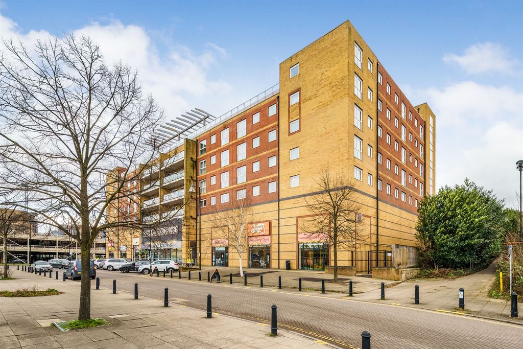 Property photo 1 of 11