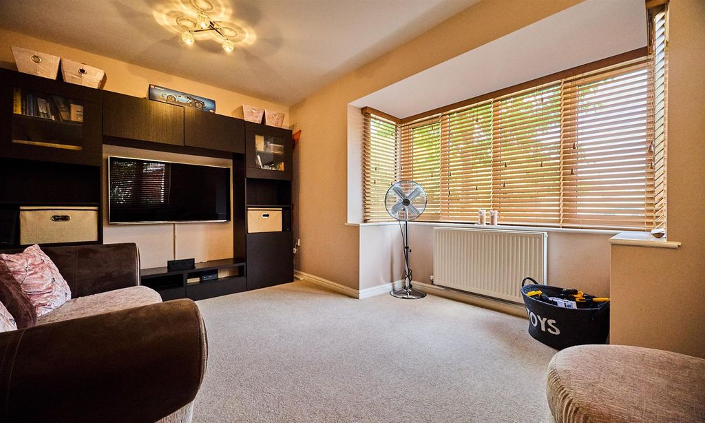 Property photo 3 of 10 St Francis Close 5.Jpg